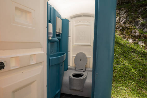 Best Portable bathroom rental  in Glyndon, MN